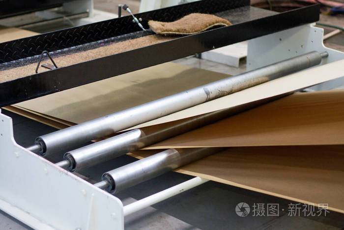 工厂生产生产线产品设备激光切割机金属制品制造厂的滚压成型机的金属
